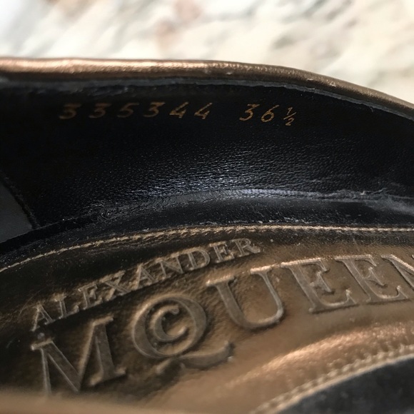 NEW Alexander McQueen Pearl Crystal Velvet Heels - Picture 5 of 6